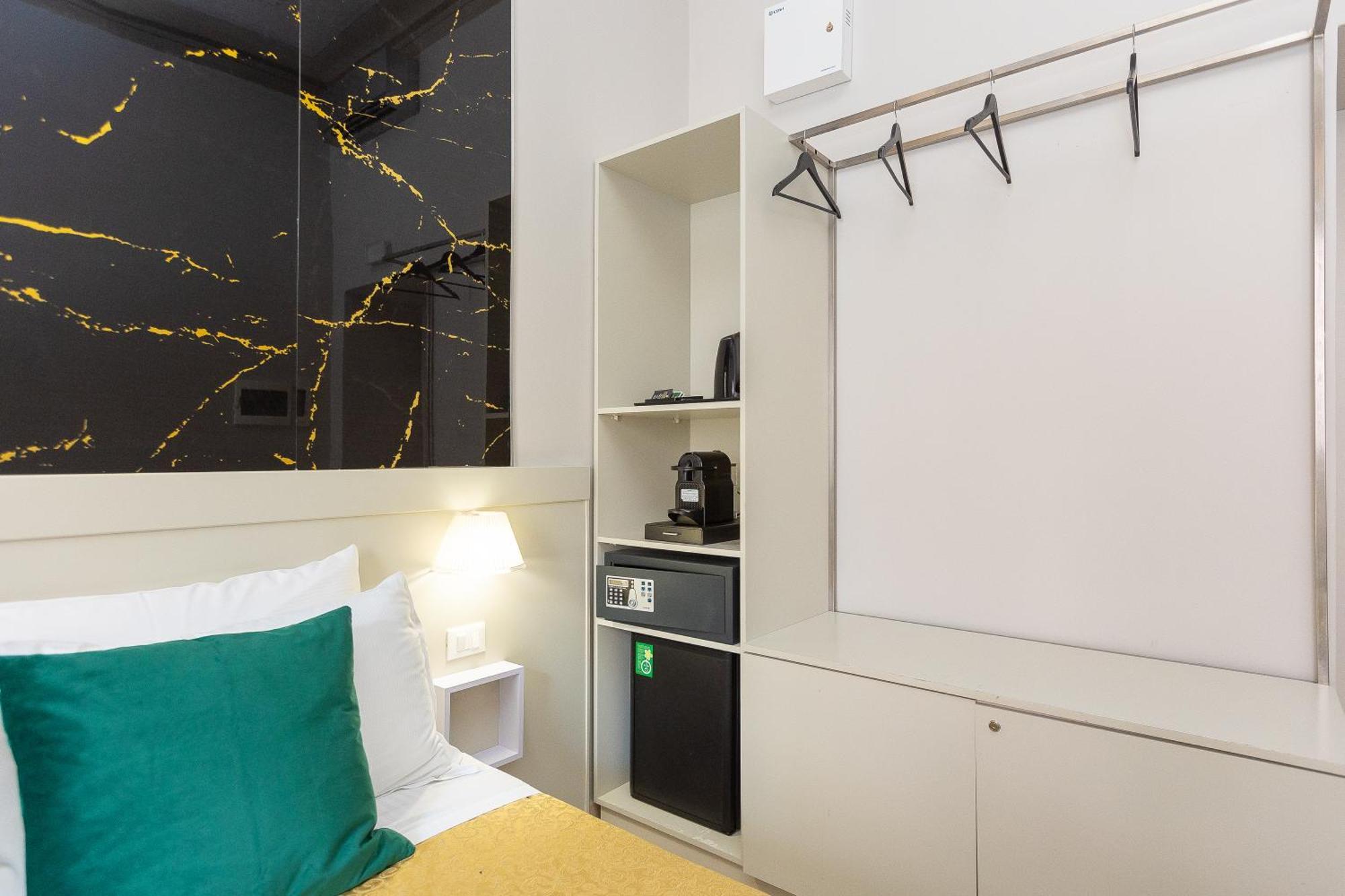 Iron Cityaus Termini Rome Exterior photo